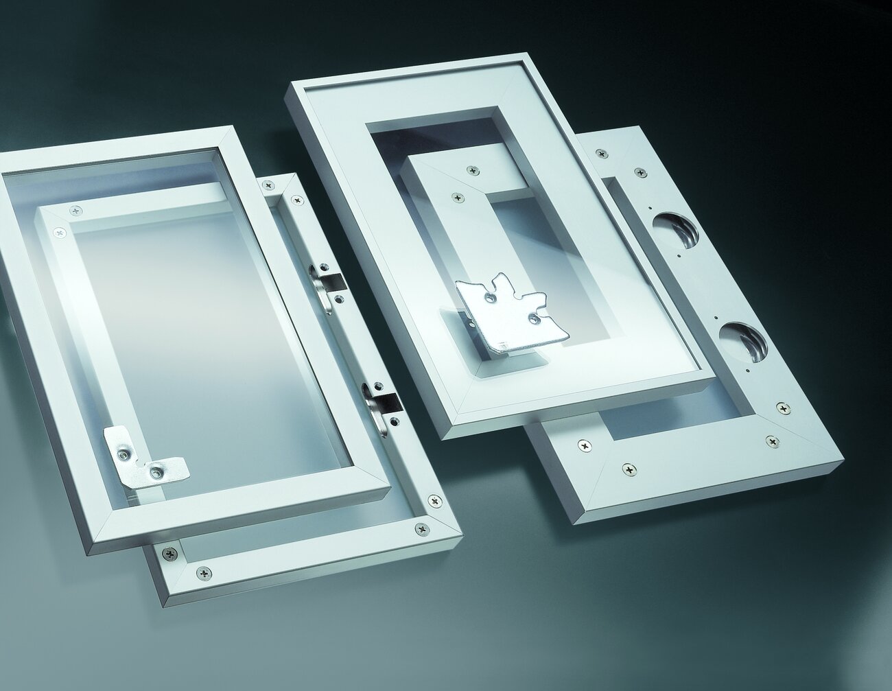 s10-3_Glasrahmen_Kon#232FED-01.tif